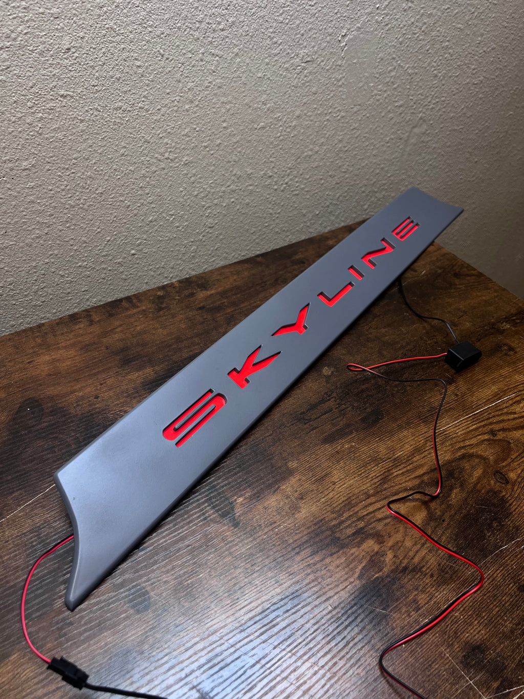 R32 skyline couple illuminated garnish
