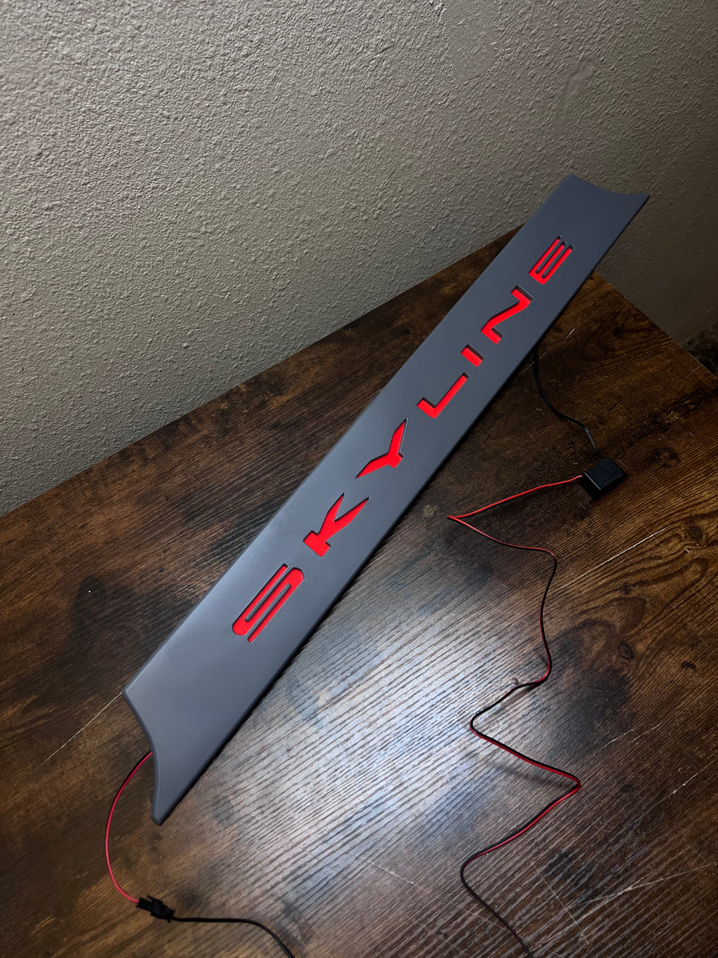 R32 skyline couple illuminated garnish